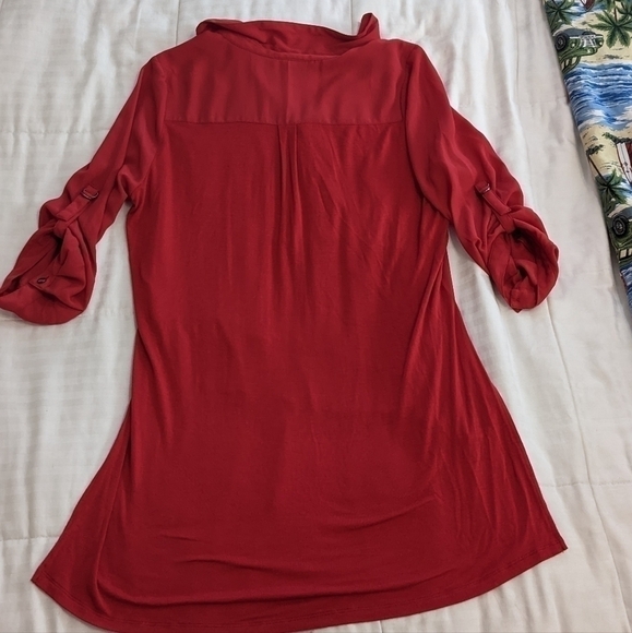 𝅺takara lightweight red shirt with lots of fun details size Medium - Picture 3 of 8